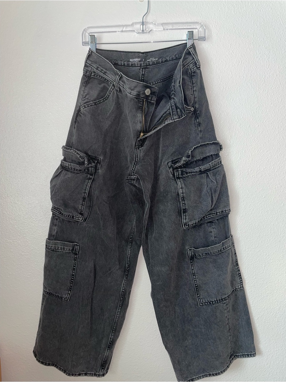 Old Navy Women’s Washed Black Cargo Jeans - baggy fit